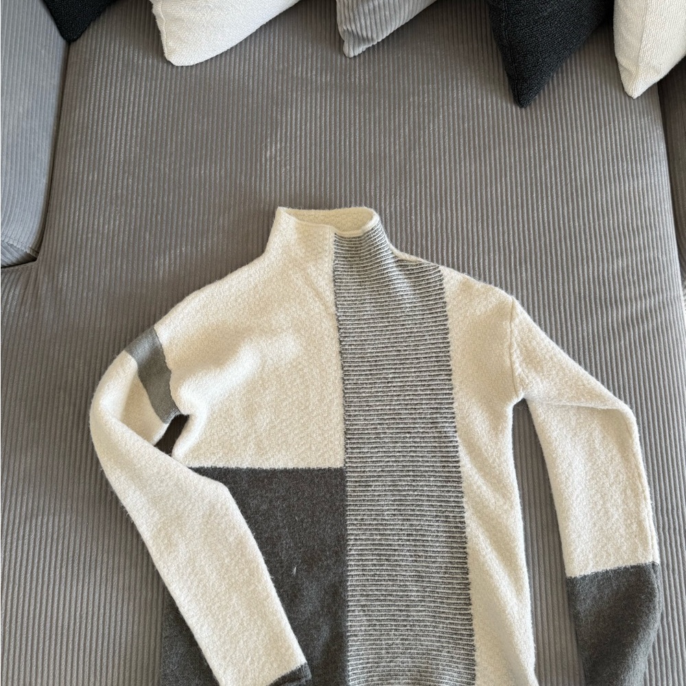 Colorblock Sweater in Cream and Gray